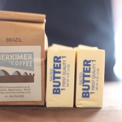 Kávové máslo je vhodné k přípravě dezertů i jako ingredience pro přípravu steaků