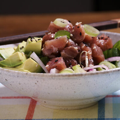 Sous vide poke bowl s tuňákem