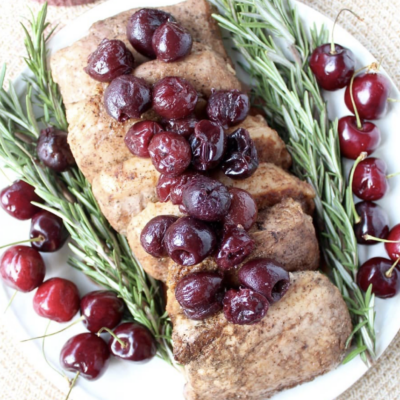 Šťavnaté vepřové kotlety se cherry-balzamikovou omáčkou